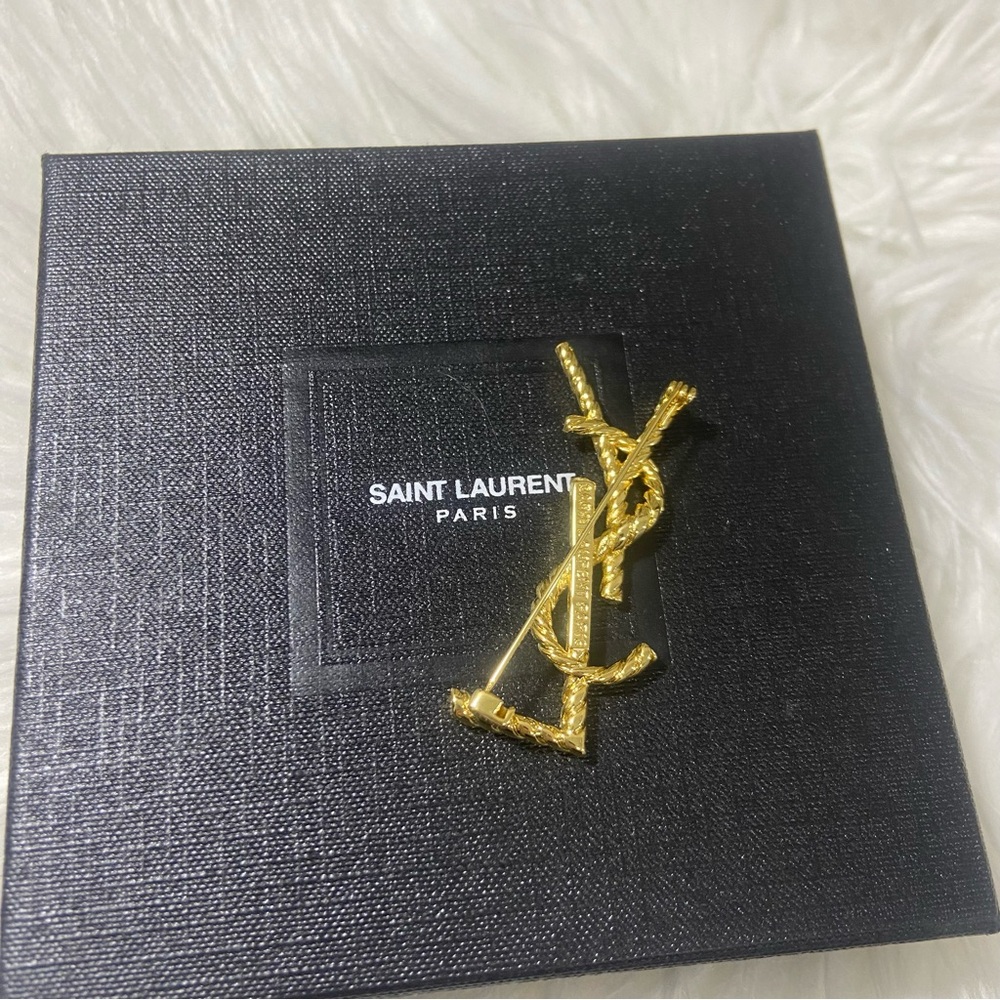 ❤️‍🔥Yves Saint Laurent Gold metal Brooch